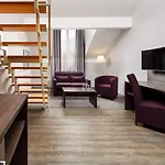 Hafen, An Ihg Düsseldorf