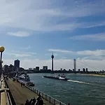 Hafen, An Ihg Szálloda Düsseldorf