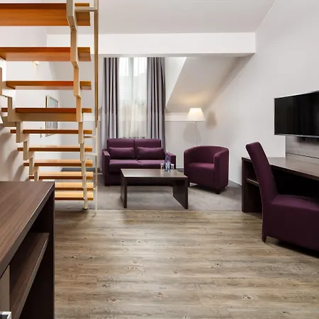 Hafen, An Ihg Düsseldorf