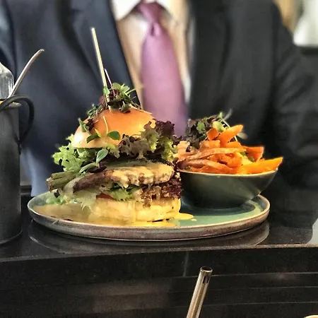 Hafen, An Ihg מלון 4*