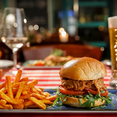 Hafen, An Ihg Szálloda Düsseldorf