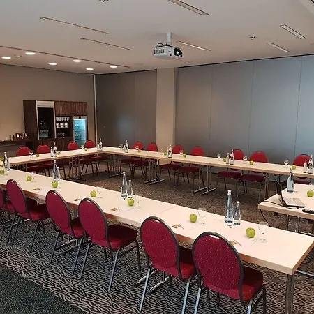 Hafen, An Ihg Szálloda Düsseldorf