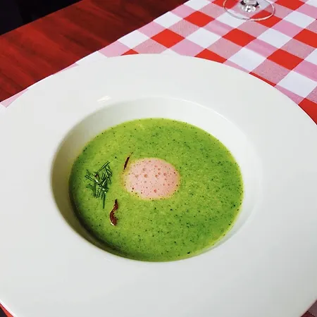 Szálloda Hafen, An Ihg 4*